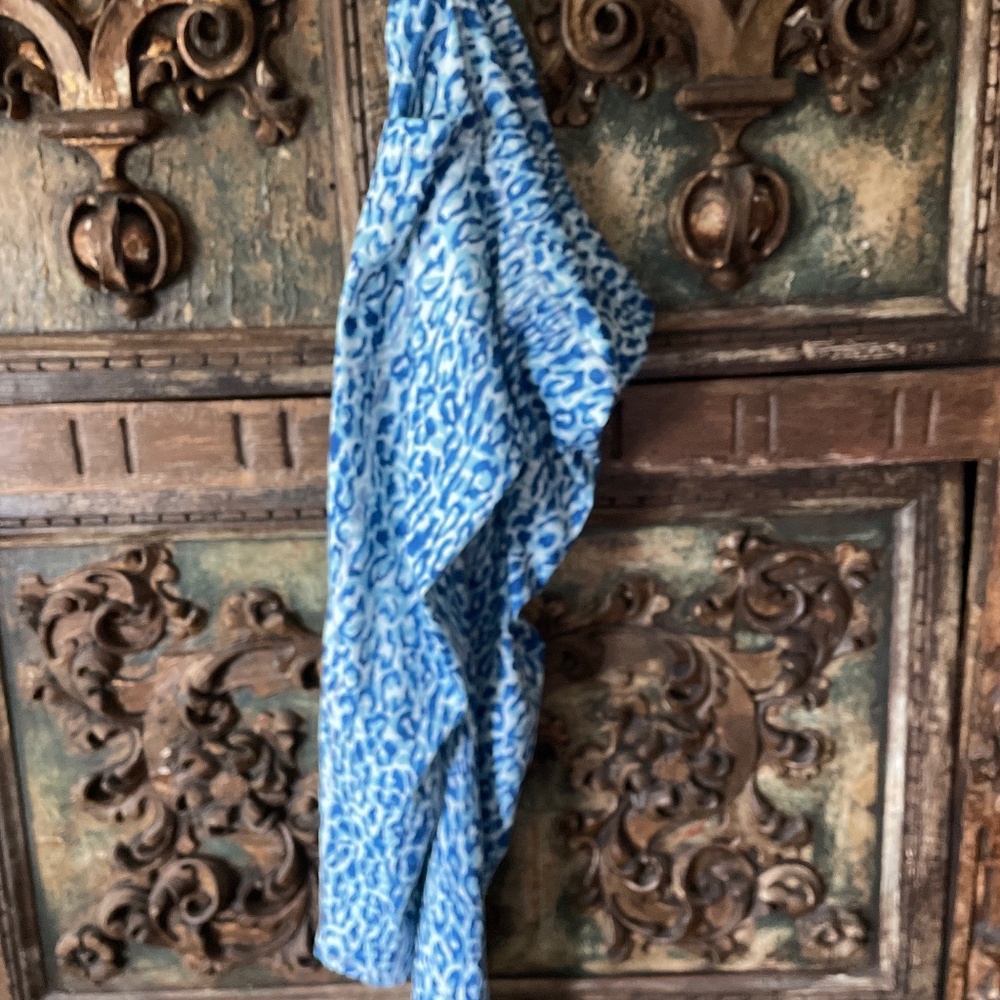 New shades of blue leggings- worn one time!